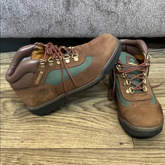 Shoes - Picture 2 of 4